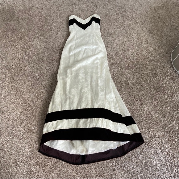 White & Black Victorian Gothic Dress - Picture 13 of 15